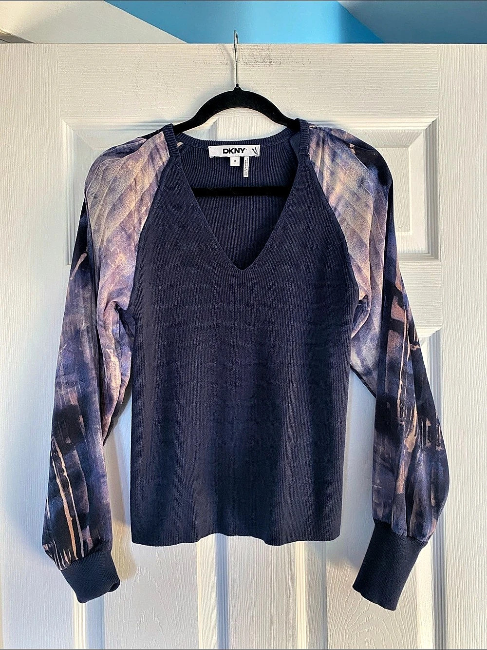 DKNY Chiffon Sleeve Knit Top Women's Abstract Blouse Size Medium like new